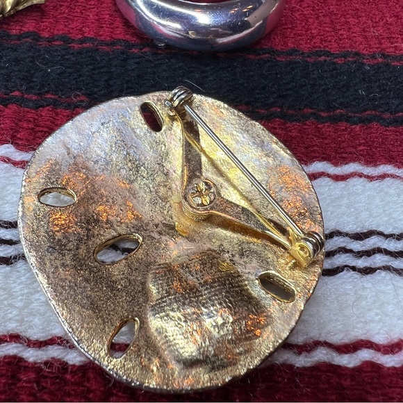 Vintage brooch lot of 5 flower scissors star Sand dollar and music note spiral - Picture 10 of 16